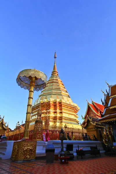 Templo tailandés Wat Doi Suthep —  Fotos de Stock