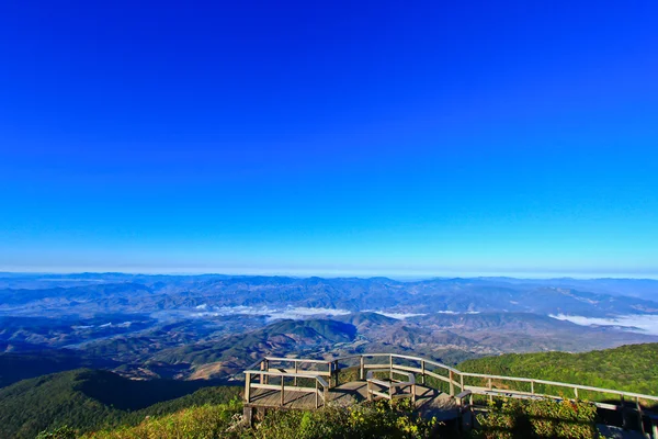 Berg in doi inthanon nationaal park — Stockfoto