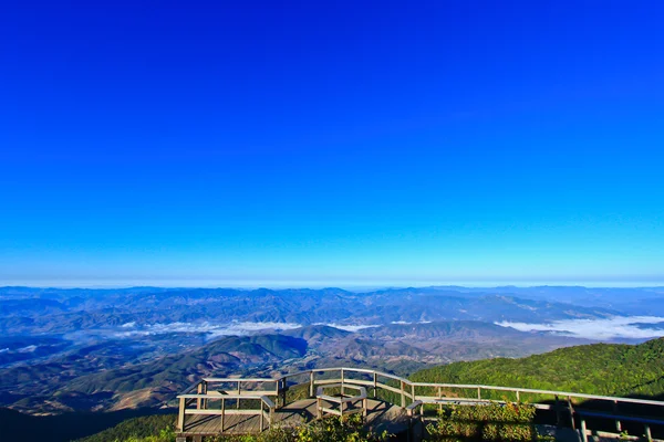 Berg in doi inthanon nationaal park — Stockfoto