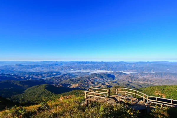 Berg in doi inthanon nationaal park — Stockfoto