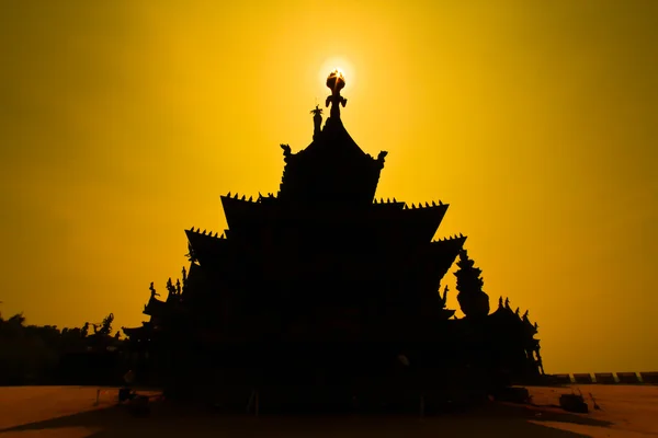 Wood carving of temple on sunrise — Stock Photo, Image
