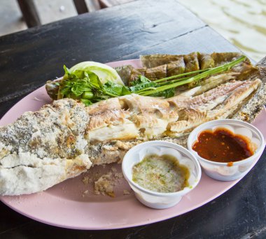 Balık salamura ızgara yılanbaşı hazırlanan