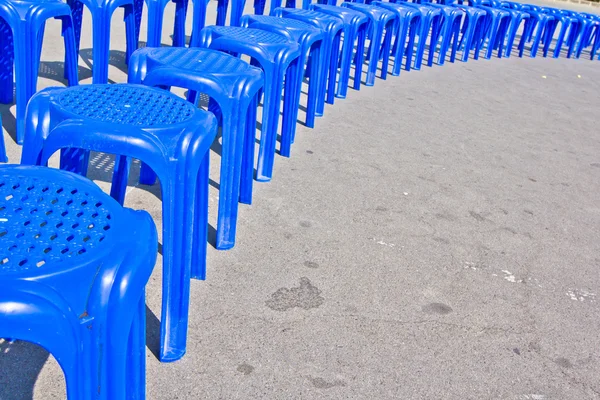 Sedia in plastica blu . — Foto Stock