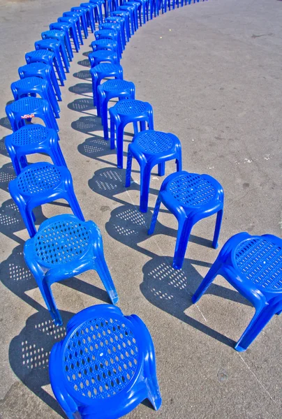 Silla de plástico azul . — Foto de Stock