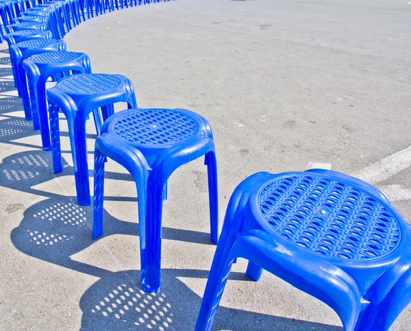 Sedia in plastica blu . — Foto Stock
