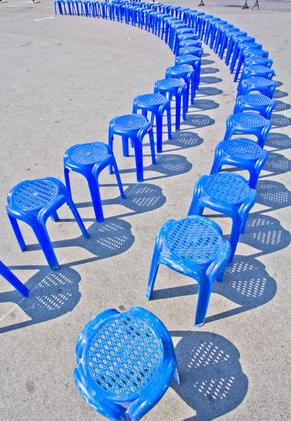 Sedia in plastica blu . — Foto Stock