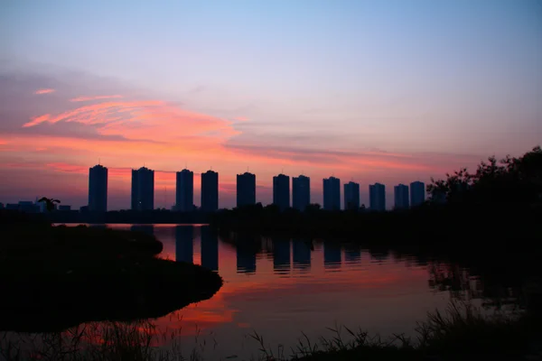 Puesta de sol en la ciudad — Foto de Stock