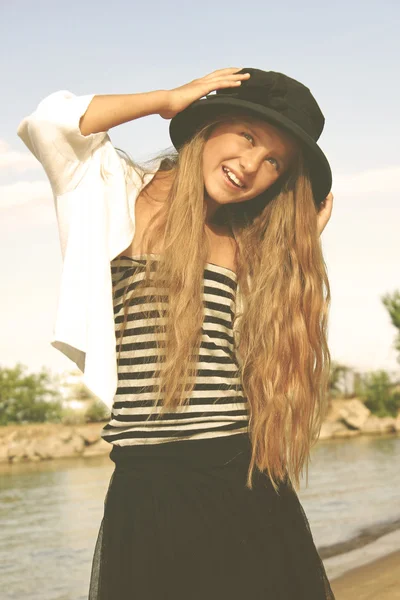 Girl in retro style on the beach against the sea — Stock Photo, Image