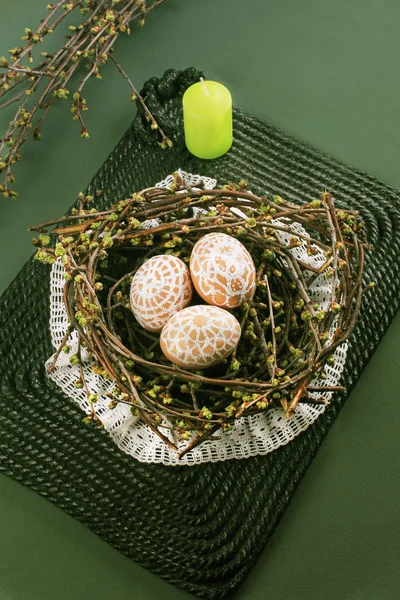 Easter composition with eggs and candles — Stock Photo, Image