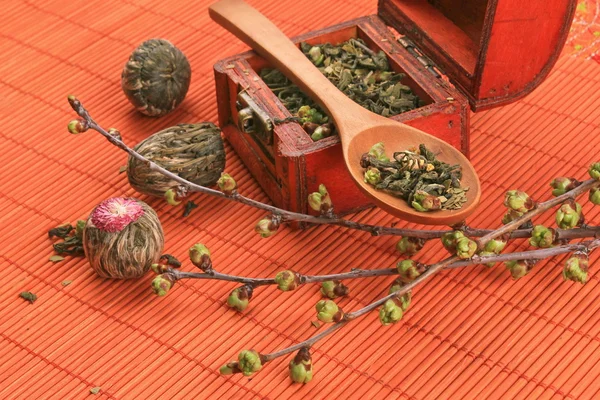 Tea chest with dry lotus flowers on an orange background — Stock Photo, Image