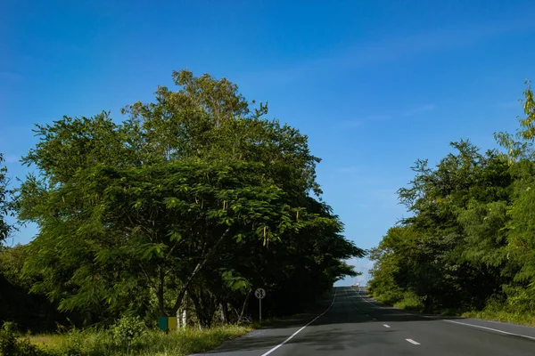 Estrada Usada Para Viajar Por Veículo Caminho Até Colina Céu — Fotografia de Stock