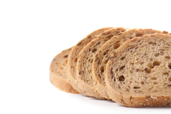 Zdravé celozrnný plátky chleba s slunečnicová semínka na bílé b — Stock fotografie