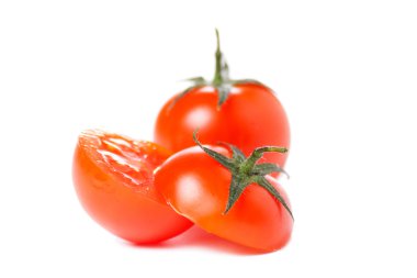 Beyaz arkaplanda izole edilmiş domates
