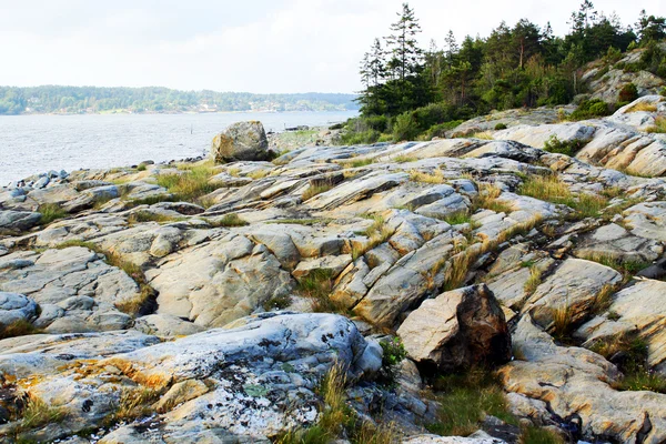 Belle côte rocheuse en Norvège — Photo