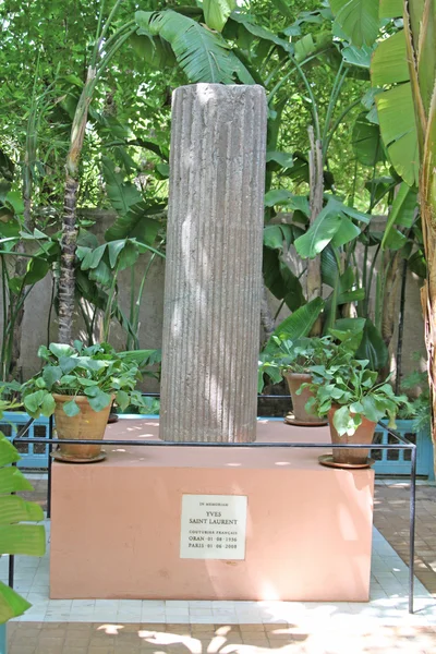 Monumento a Yves Saint Laurent, Jardín Majorelle, Marrakech, Marruecos — Foto de Stock