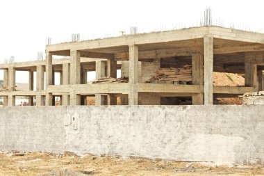 Beton ve çelik bina inşaat altında