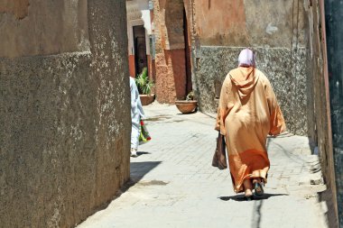 Marakeş, Fas sokakta Arap kadın