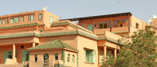 Belle strade di Marrakech con le sue famose case rosse e pa — Foto Stock