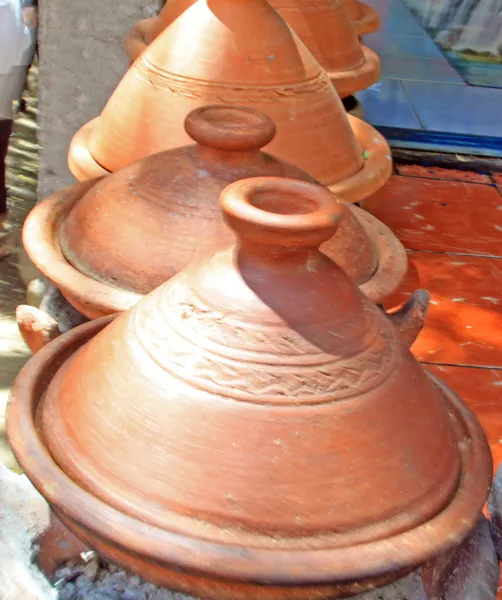 Ustensiles de cuisine en céramique marocaine - tajines — Photo