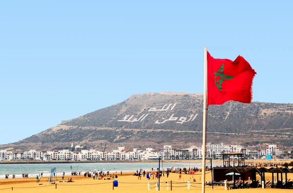 The beautiful beach in Agadir with flag of Morocco — Stock Photo, Image