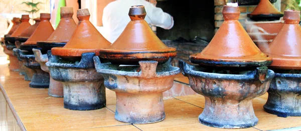 Utensilios de cocina de cerámica marroquí - tajines —  Fotos de Stock