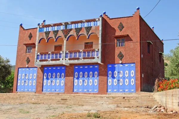 Casa araba in montagne atlante, marocco — Foto Stock