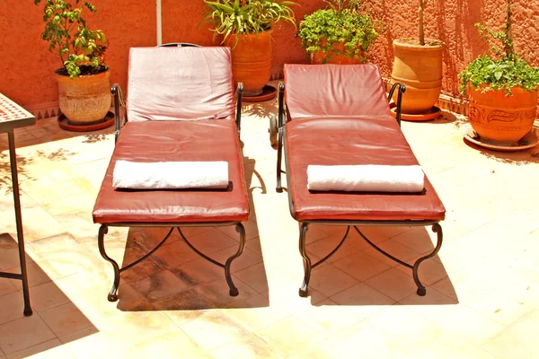 Two lounge chairs — Stock Photo, Image