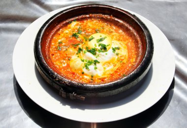 Fas milli çanak - tajine yumurta ve sebze ile tanışın