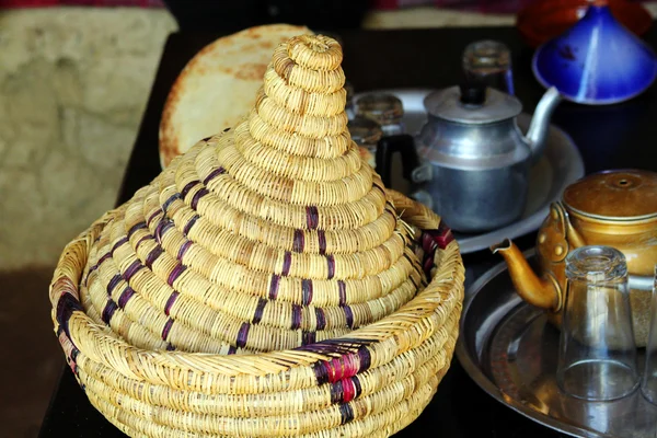 Artículos de mimbre y otros platos — Foto de Stock