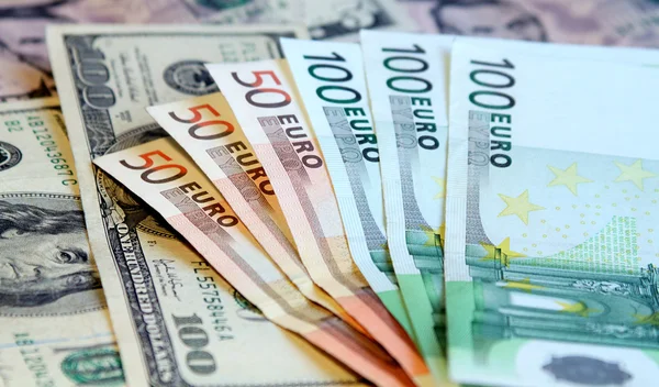 İki önemli para birimi - ABD Doları ve Euro — Stok fotoğraf