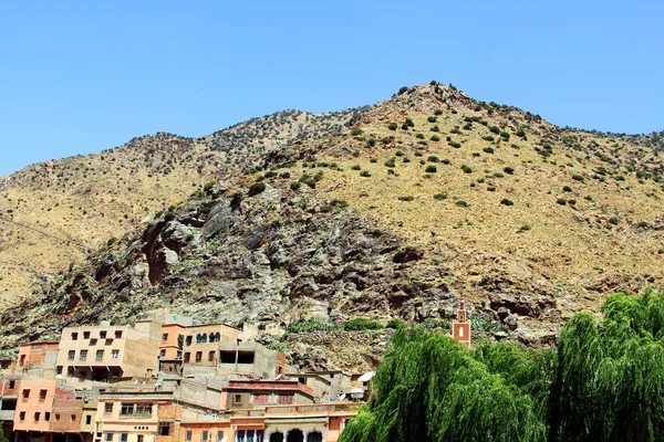 Hermosa vista de las montañas (Atlas montañas, Marruecos) y un mal — Foto de Stock