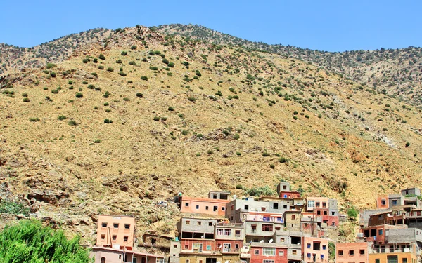 Όμορφη θέα στα βουνά (όρη του Άτλαντα, Μαρόκο) και ένα vil — Φωτογραφία Αρχείου