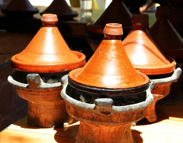 Utensilios de cocina de cerámica marroquí - tajines —  Fotos de Stock