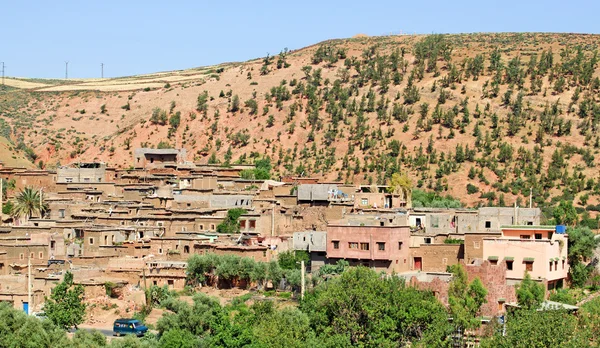 Hermosa vista de las montañas (Atlas montañas, Marruecos) y un mal — Foto de Stock