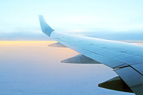 Vackra flygbilder sunrise Visa från flygplan fönster — Stockfoto