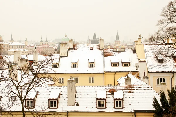 Panorama van Praag met haar bezienswaardigheden — Stockfoto
