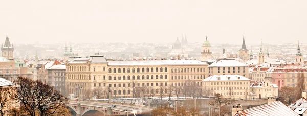 Panorama av Prag med dess landmärken — Stockfoto