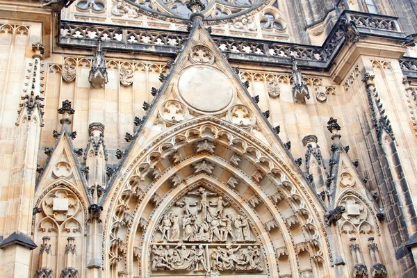 在捷克共和国布拉格城堡圣维特大教堂的视图 — 图库照片