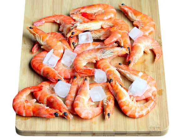 Fresh red shrimps with ice on the chopping board — Stock Photo, Image