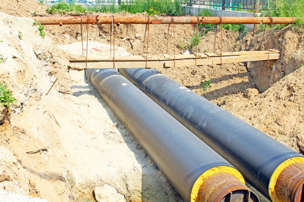 Трубы трубопровода в земле
