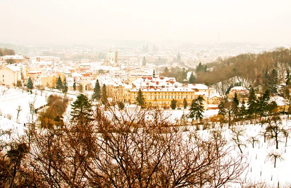 Panorama von Prag mit seinen Sehenswürdigkeiten — Stockfoto