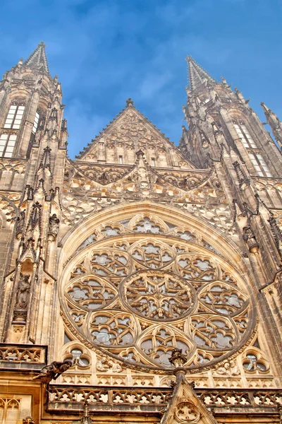 Blick auf den Veitsdom in der Prager Burg, Tschechische Republik — Stockfoto