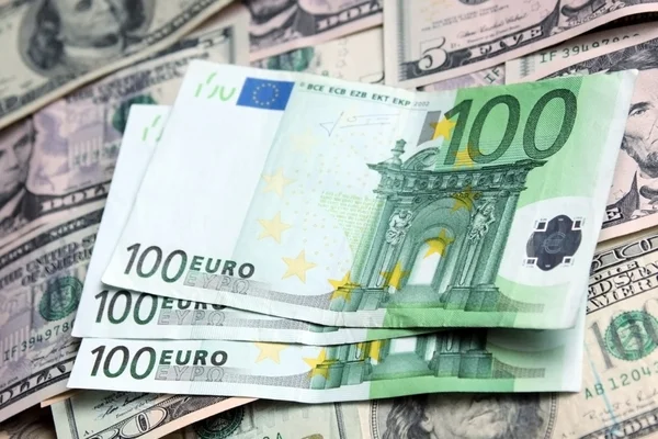 Két vezető kemény valuta - USA dollár és euró — Stock Fotó
