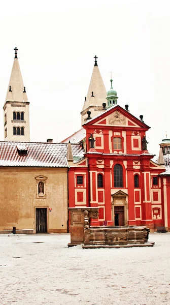 Basílica de São Jorge em Praga Castelo localizado em Praga, Checa — Fotografia de Stock