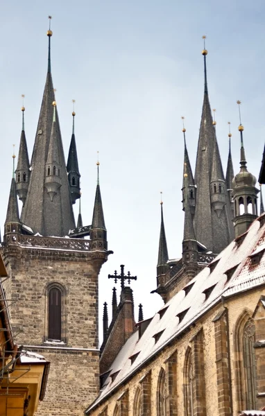 Famosa iglesia de nuestra señora antes de Tyn en Praga, República Checa —  Fotos de Stock