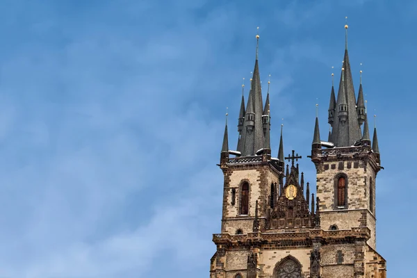 Famosa iglesia de nuestra señora antes de Tyn en Praga, República Checa — Foto de Stock