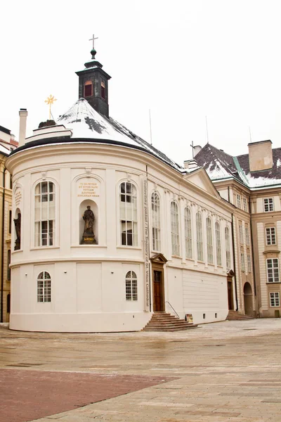 St vitus cathedral Prag skattkammare med staty av st. — Stockfoto