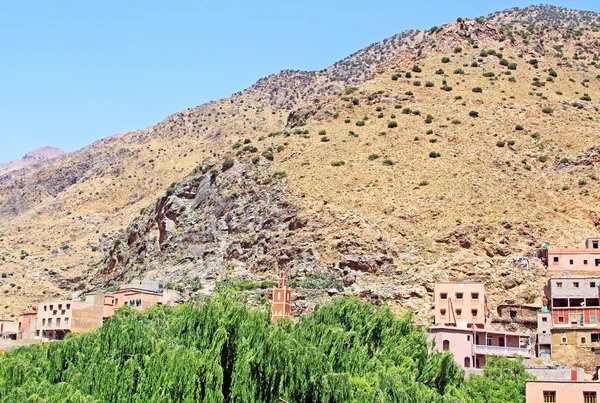 山 （アトラス山脈、モロッコ） と、vil の美しい景色 — ストック写真