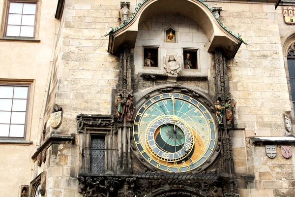 Relógio astronômico famoso (Praça da Cidade Velha em Praga, Repu Checa — Fotografia de Stock