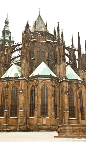 Blick auf den Veitsdom in der Prager Burg, Tschechische Republik — Stockfoto